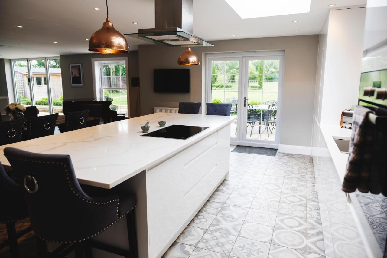 Large Country House - Hot Tub - Pool Table - Bbq - 5 Bedrooms - Log Burner Three Legged Cross Exteriör bild
