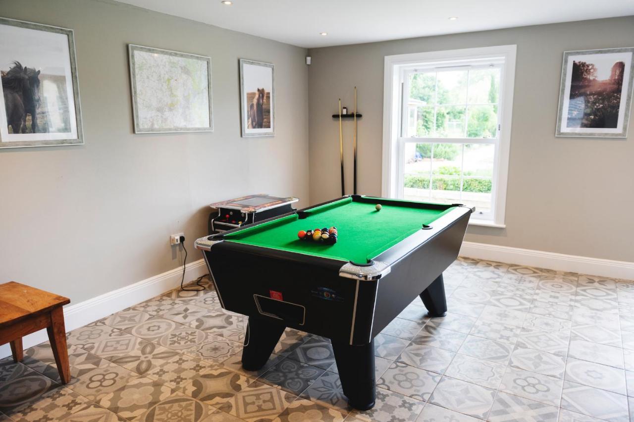 Large Country House - Hot Tub - Pool Table - Bbq - 5 Bedrooms - Log Burner Three Legged Cross Exteriör bild