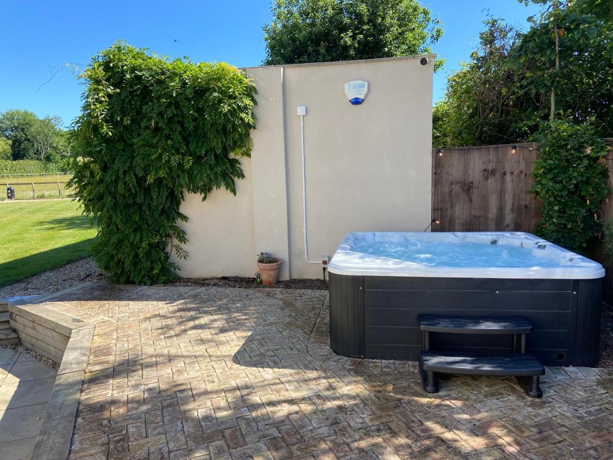 Large Country House - Hot Tub - Pool Table - Bbq - 5 Bedrooms - Log Burner Three Legged Cross Exteriör bild
